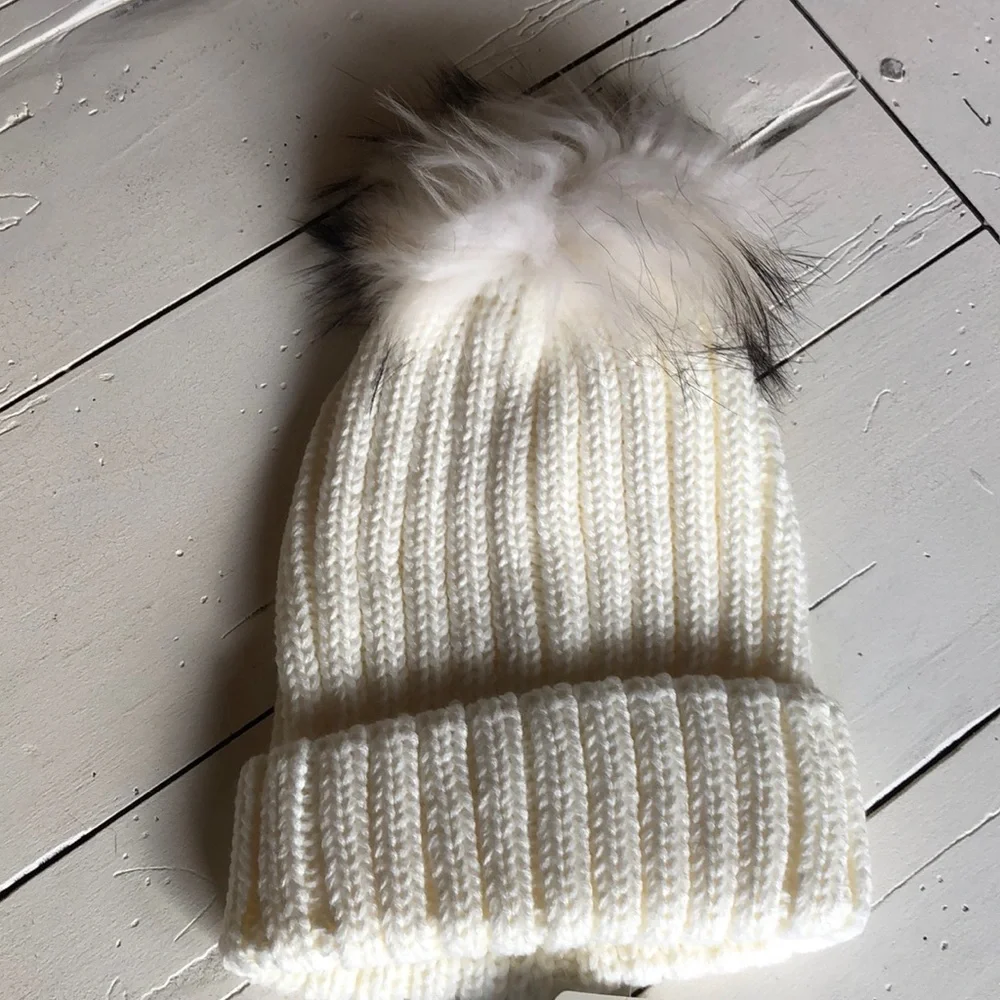 La fiorentina White fur Pom Pom beanie hat NWT - Picture 3 of 6